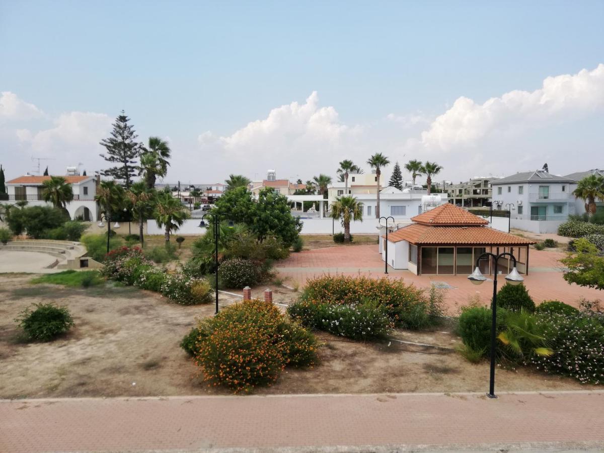 Ria Beach Sea View Apartment Pyla Bagian luar foto